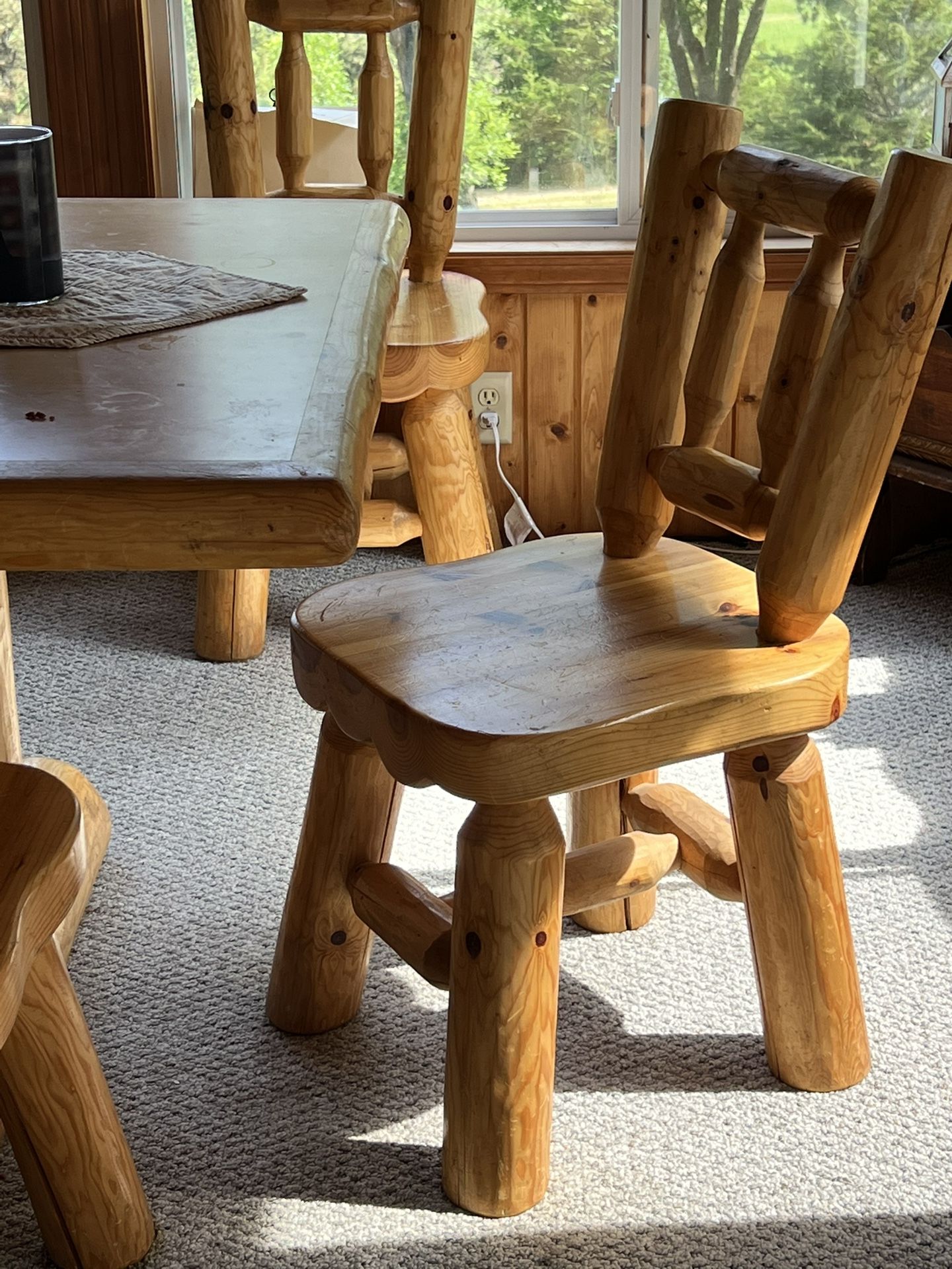 Pine Dining room table with 6 Chairs