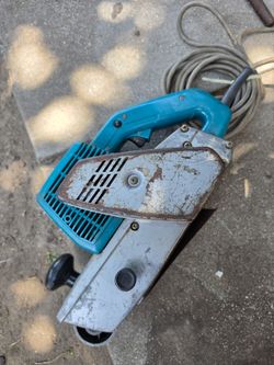 Makita 4" x 24" belt sander