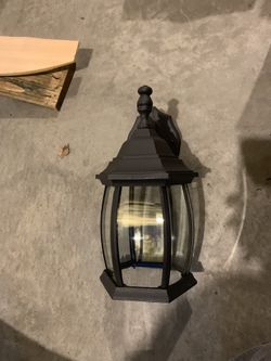 1 outdoor sconce