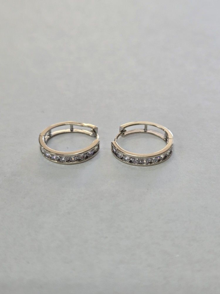 14kt White Gold CZ Stone Hoop Earrings 