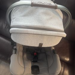 Nuna car seat y base