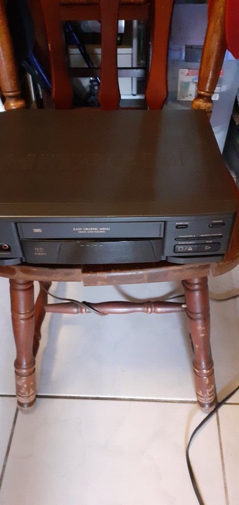 VHS RECORDER.