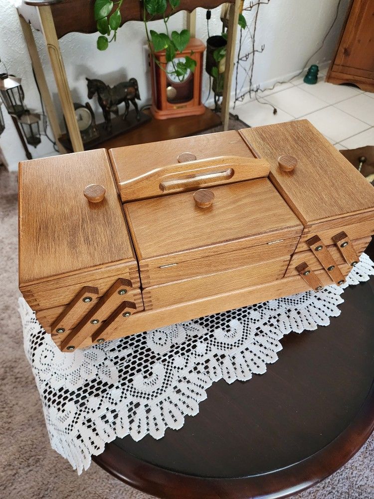 1950's-1960's Vintage Accordion Sewing Box