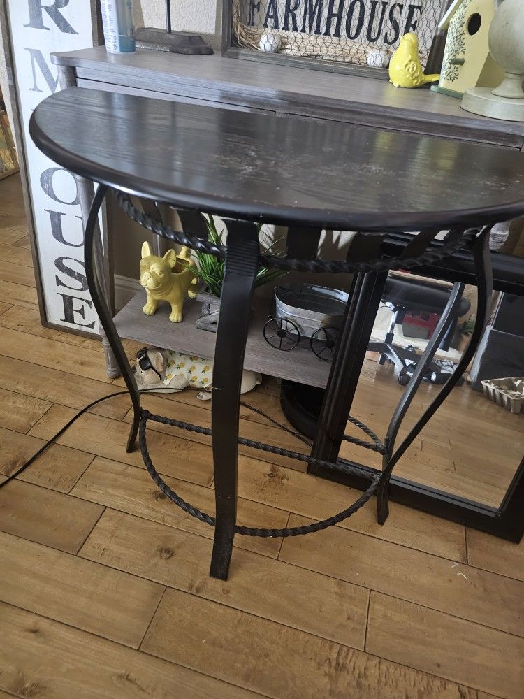 Half circle table ( 32x29) with matching 🪞 mirror (20x24)NEED GONE TODAY