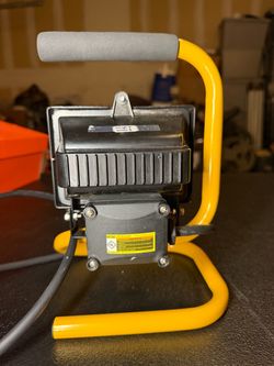 Chicago Electric 66274 Portable LED Work Light with Stand – Corded