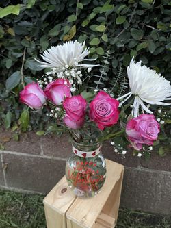 Valentines Bouquet With Vase
