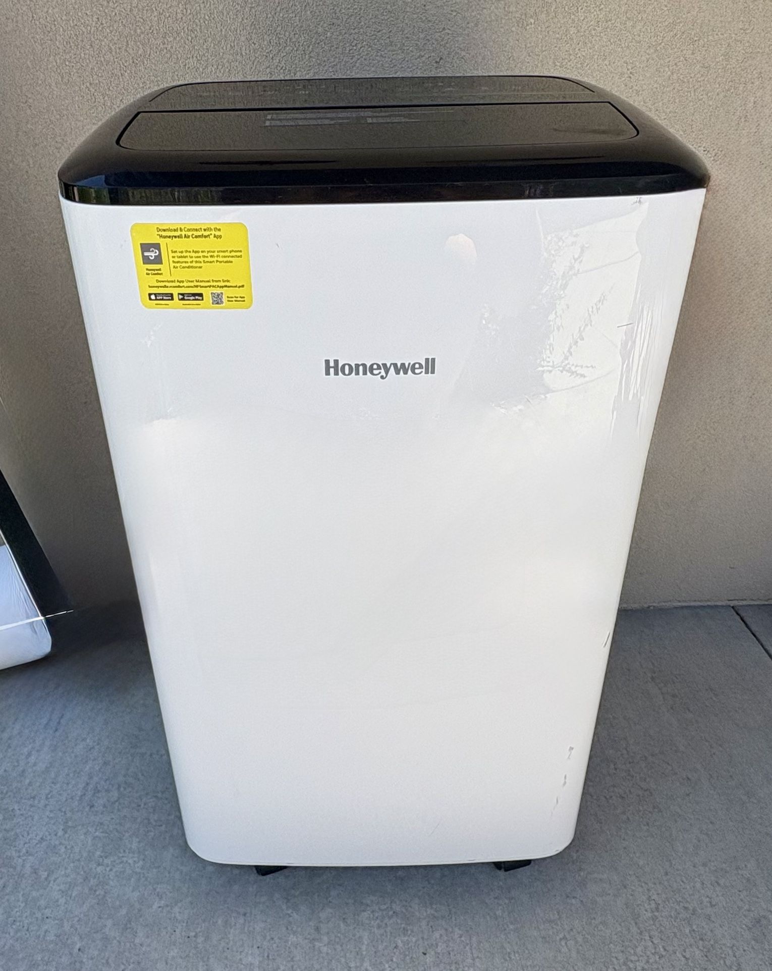 Honeywell 10,000 BTU WiFi Enabled Portable AC W/needed Attachments