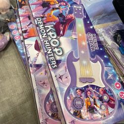 K-pop guitars batteries included