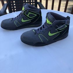 NIKE FLIGHT SNEAKERS SIZE 12