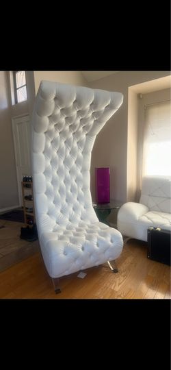 FREE. Moon Chair (White Leather)