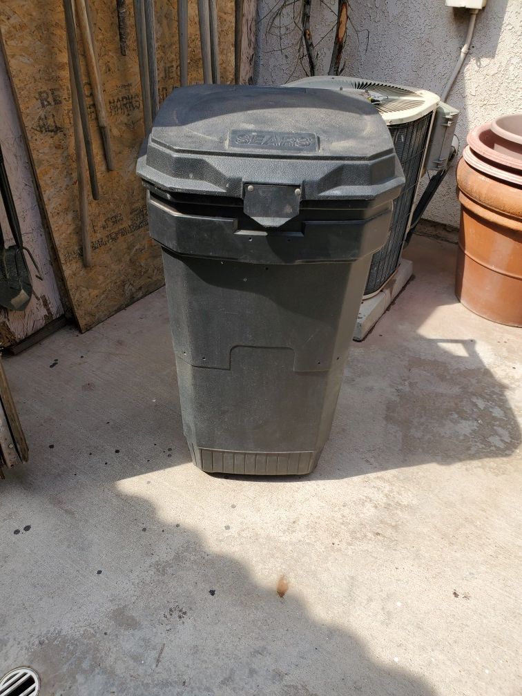 Sears Brand Perma-Lid Trash Can