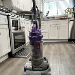 Dyson Vacuum 