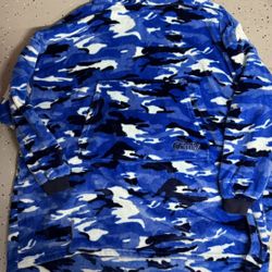 Camo Dark Blue COMFY Pull Over Blanket Like New 