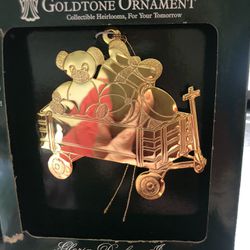 Vintage Gloria Duchin 24 Kt Goldtone Bear W/Toys In Wagon Christmas Ornament