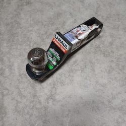 U-Haul Powertow  With 2 1/4 Drop 7500 Lbs Trailer Weight Plus 750 Tongue Weight.