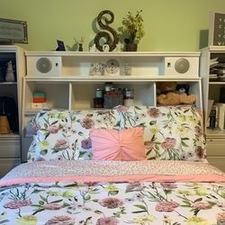 MUST SELL: 8 Piece Full Bedroom Set