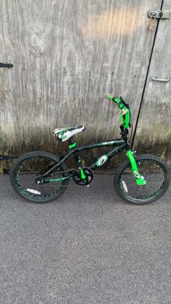 DynaCraft bike, green 5-10 year olds, no training pedals