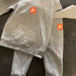 Nike Jogger Set (size:4)