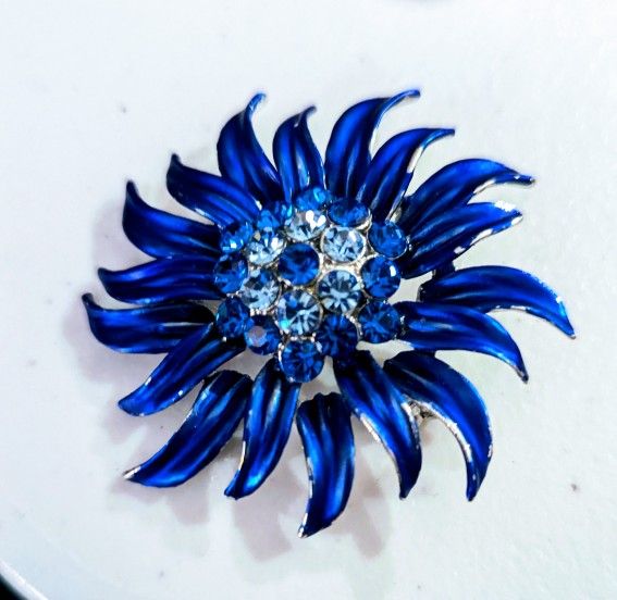 Vintage Brooch Sapphire Blue Rhinestones