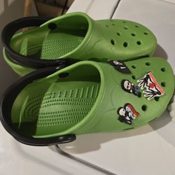 Womens 8-9 Crocs
