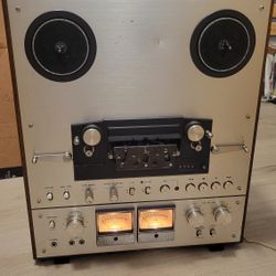 Vintage Reel To Reel Akai GX 650D 10.5 " Working Good  .