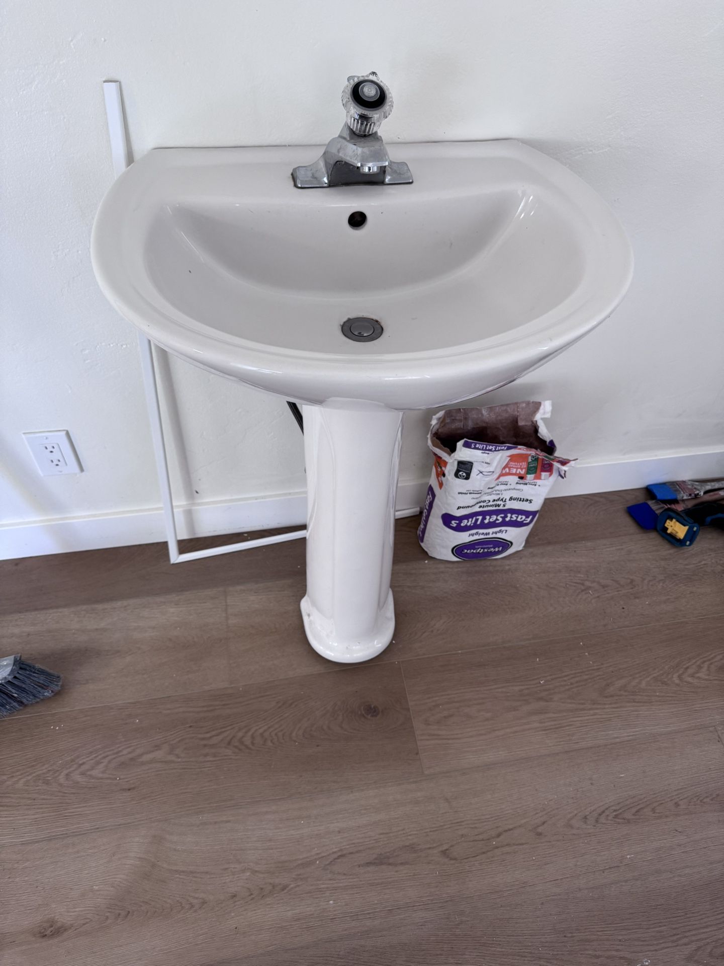 Used Pedestal Sink