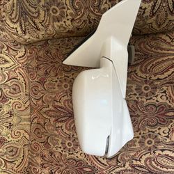 Honda 2017 Selling  3 brand new right side mirror in white ! 