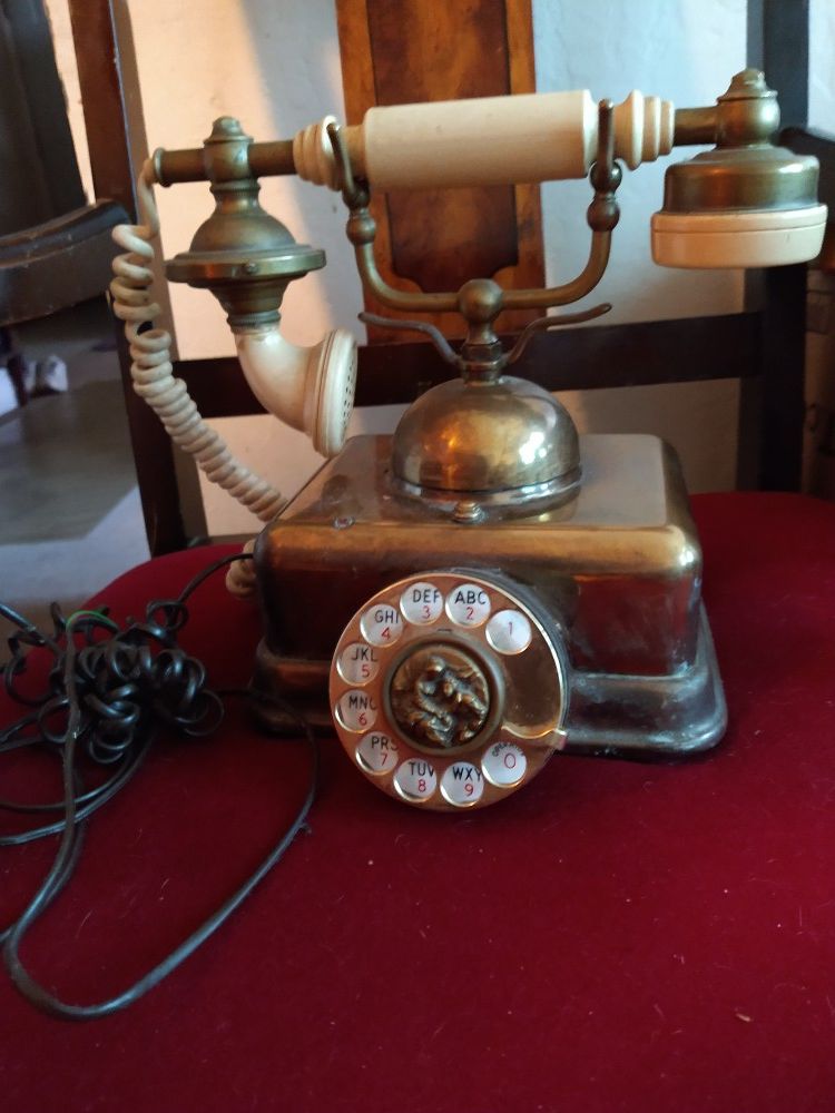 Antique style vintage phone