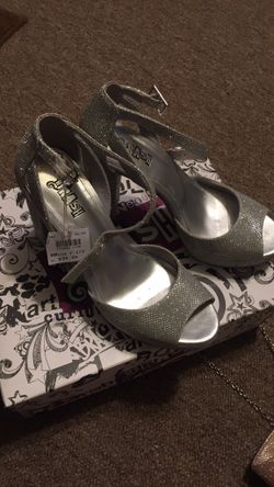 Grey leather peep-toe heels