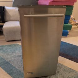 GE Monogram Ice Maker