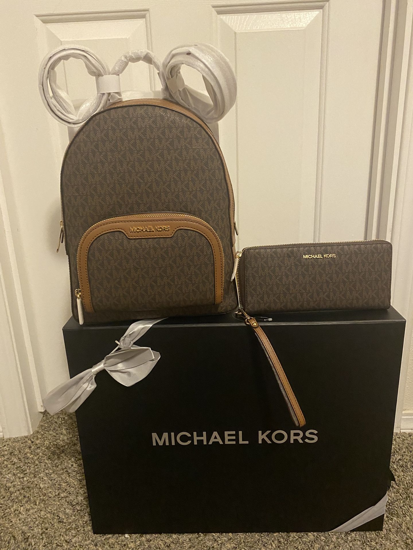 Brand New Michael Kors Backpack 🎒 And Large Wallet