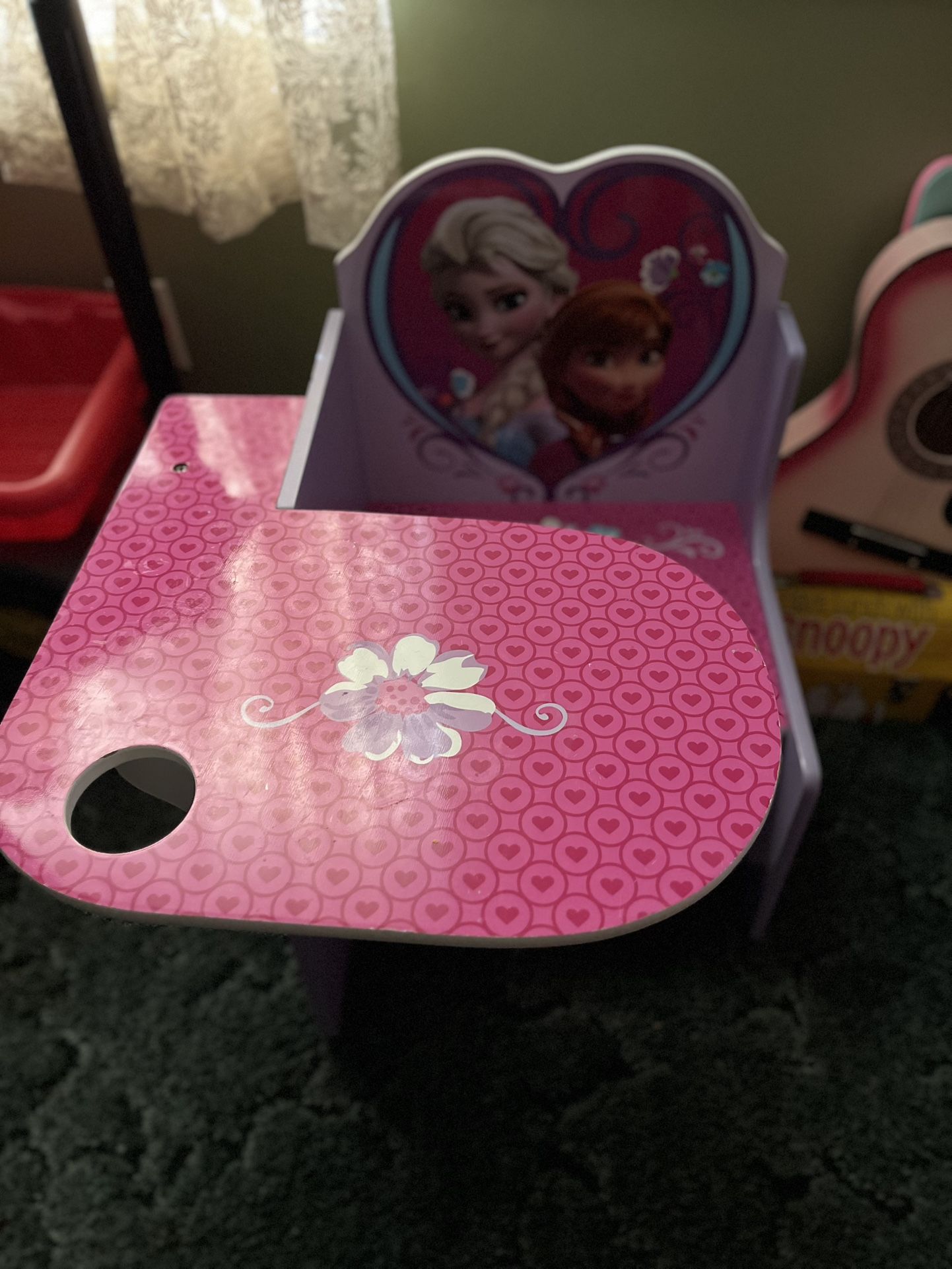 Frozen Toddler Desk
