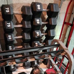 1050 Pounds&Libras TOTAL
75s To 100s Set. Hex Dumbbells 

Rack Doesn't Included 

Delivery for extra

NOT SOLD SEPARATELY 