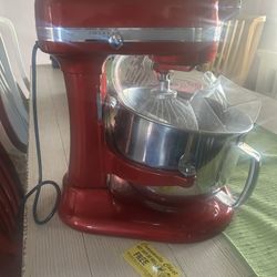 Kitchenaid Stand Mixer “7” Qt Pro With 4 Attachements .. 