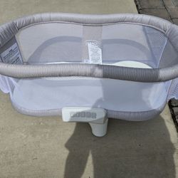 Halo Swivel Bassinet