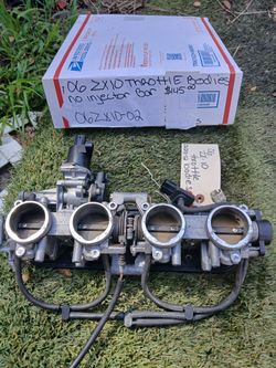 06 Kawasaki Ninja ZX10R OEM Throttle Bodies have no injector bar