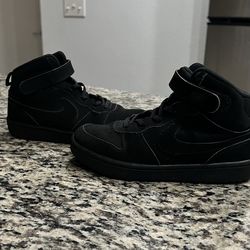 Nike court borough mid 2