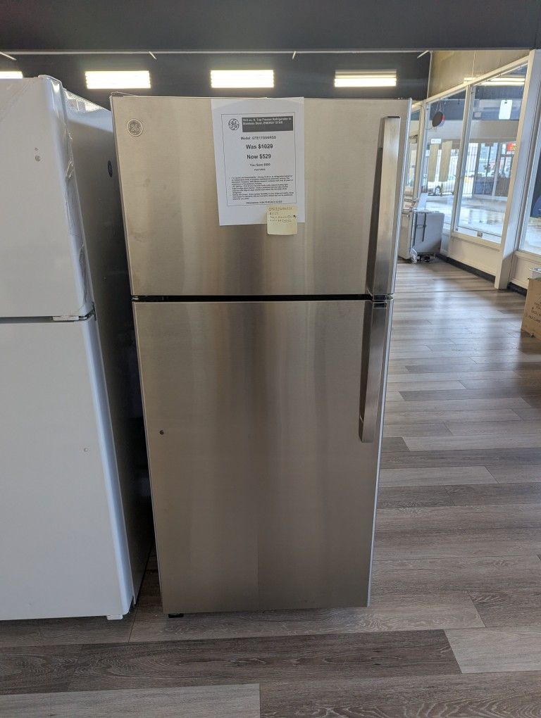 GE 16.6 Cu.Ft. Top Freezer Refridgerator. 1 Year Warranty