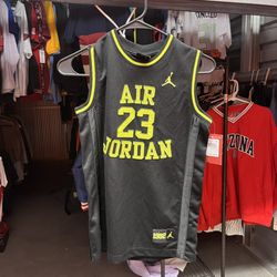 Nike Air Jordan 23 Basketball Boys Jersey Youth Size Medium NWT