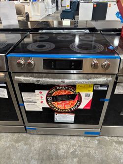 30” Freestanding Electric Range – Convection Oven & Air Fry