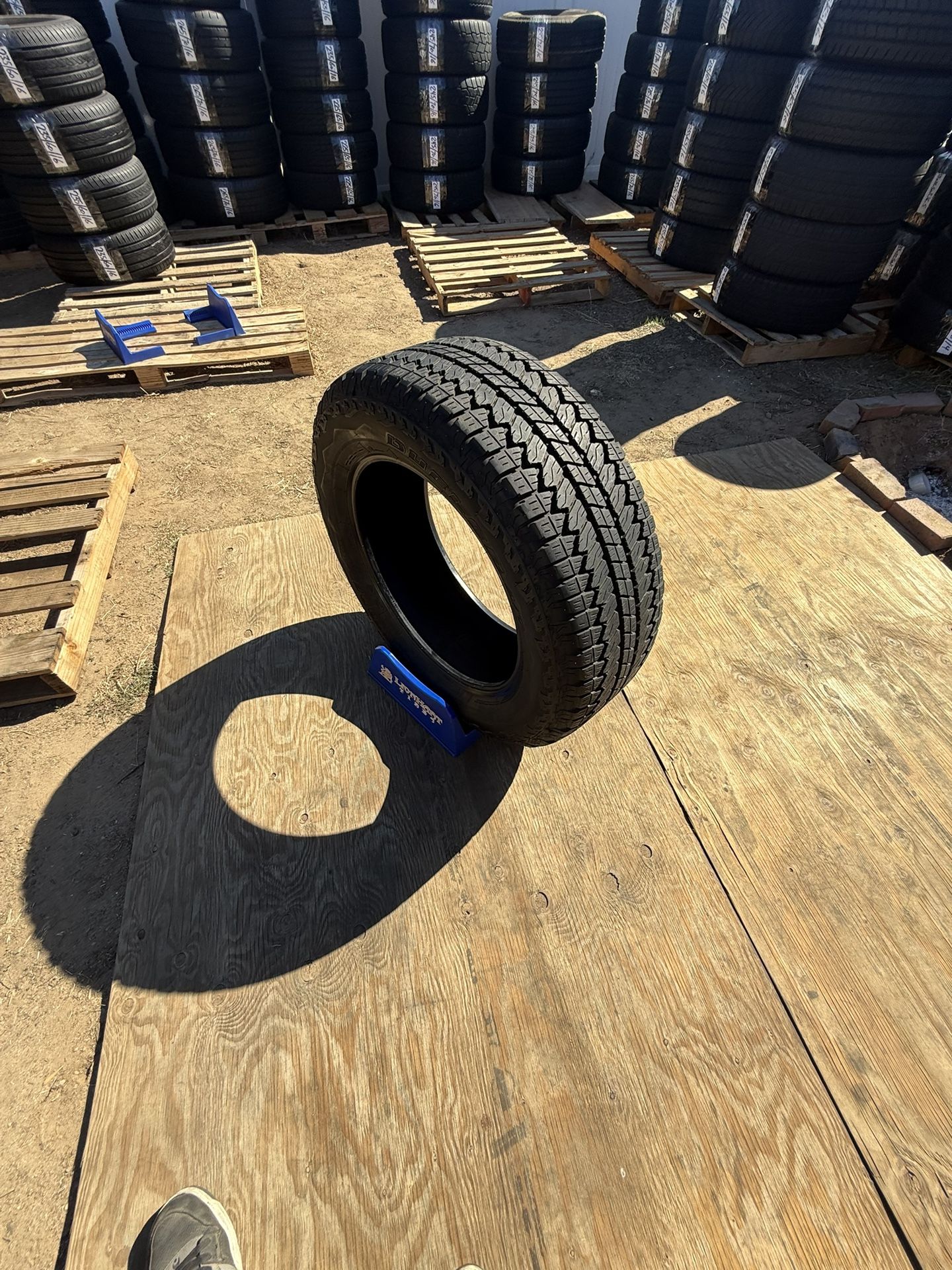 (275/60/20) Tire