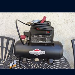 Air compressor, Briggs & Stratton. Flawless Condition.