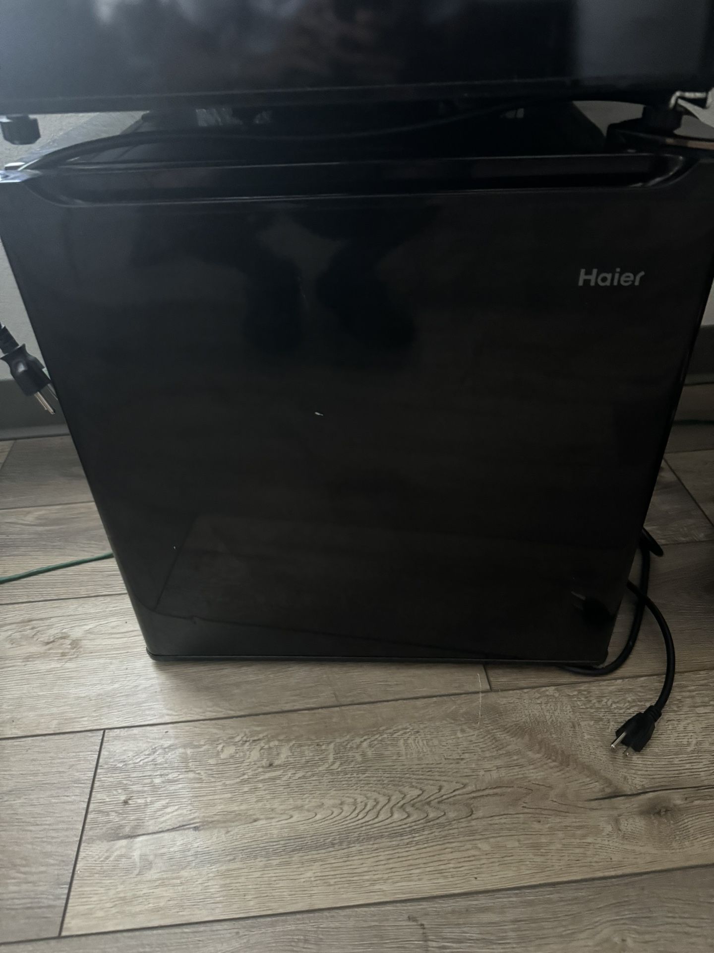 Haier Mini Fridge/Freezer