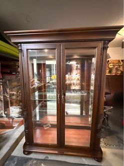 Curio Cabinet Thomas I’ll Ernest Hemingway Collection