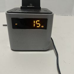 Philips Bluetooth Dual Alarm Clock Radio iPhone/Android Speaker Dock AJT3300/37.  Used in good cosmetic condition and fully functional. 