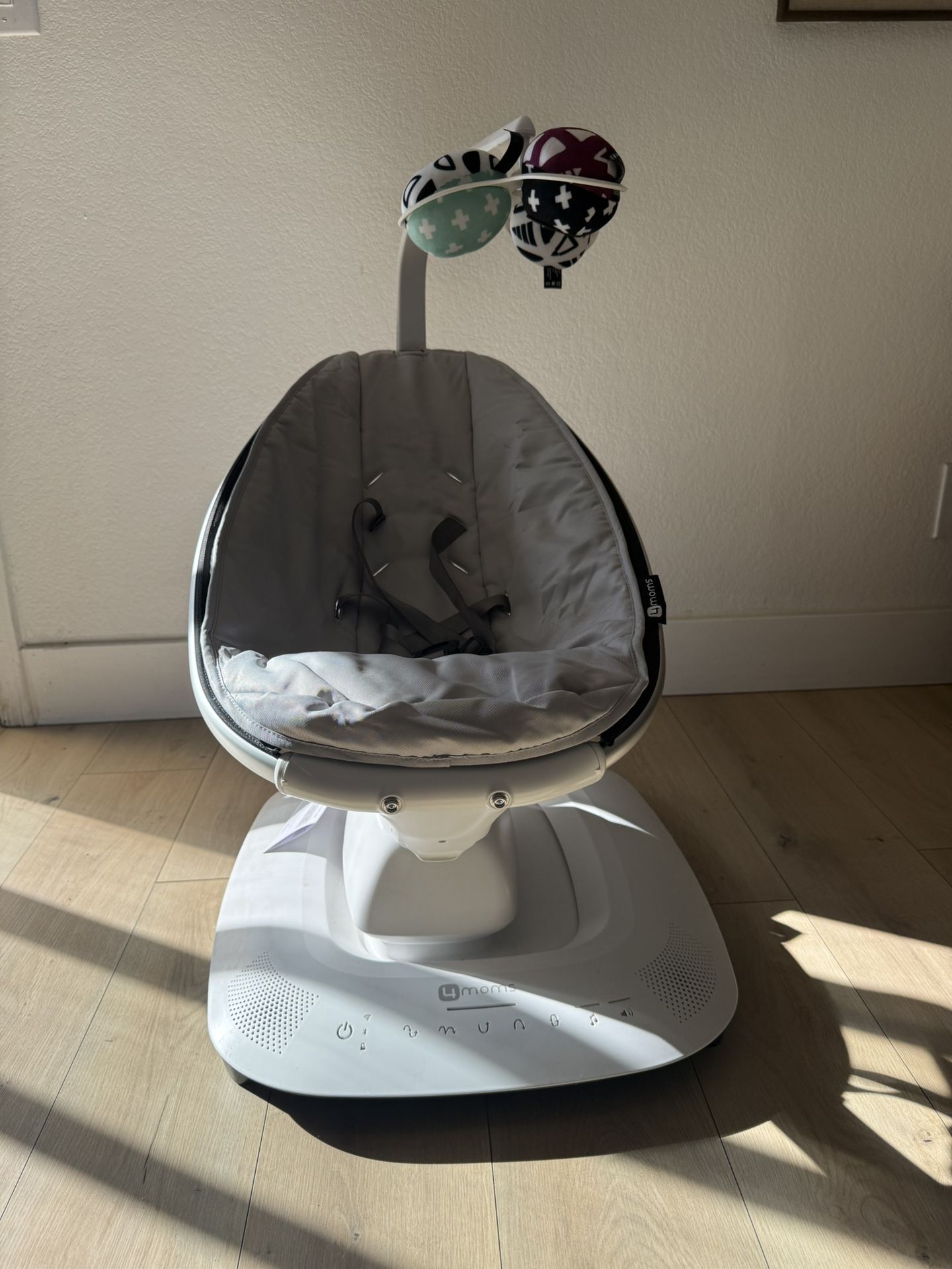 4moms MamaRoo Multi-motion Baby Swing Smart Connectivity