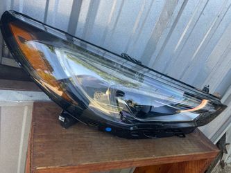 RIGHT SIDE HEADLIGHT 2018-2021 BUICK ENCLAVE