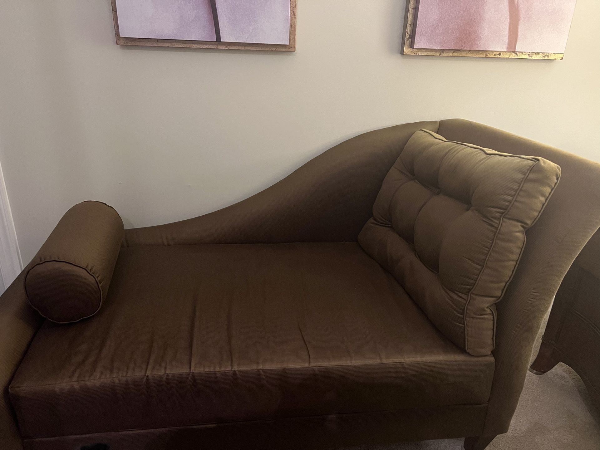Comfortable Chaise Lounge Chair