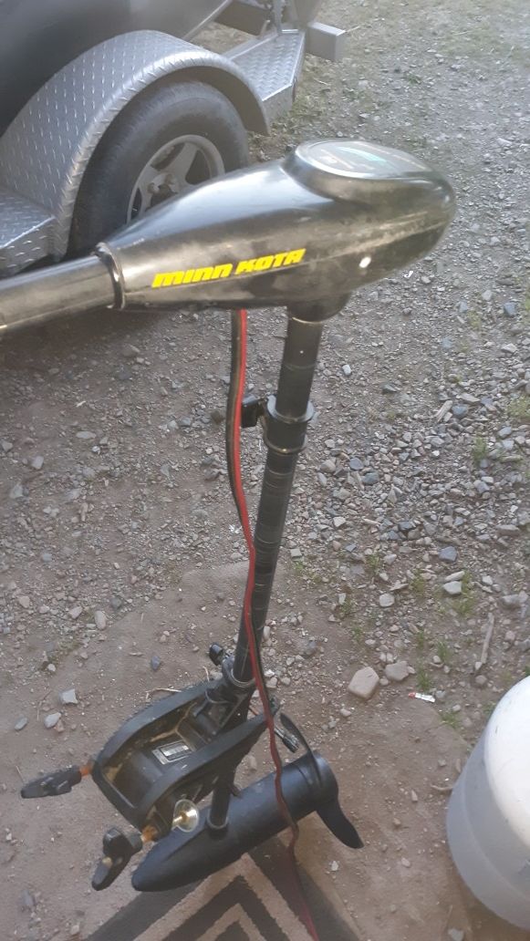 Minkota 50 pound thrust electric trolling motor for Sale in Grants Pass