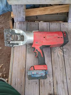 Milwaukee M18 Cordless Hydraulic cutting Tool